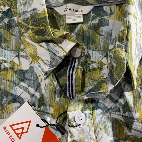π2/$30πRipzone Men's Wallace Short Sleeve Button Down Shirt, Small - Picture 9 of 10